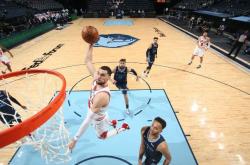 开云体育在线-快船鏖战公牛，瓦兰丘纳斯爆发神勇的简单介绍