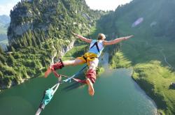 开云平台-弗拉霍维奇之夜，当NBA季后赛的舞台迎来足球巨星的跨界狂想