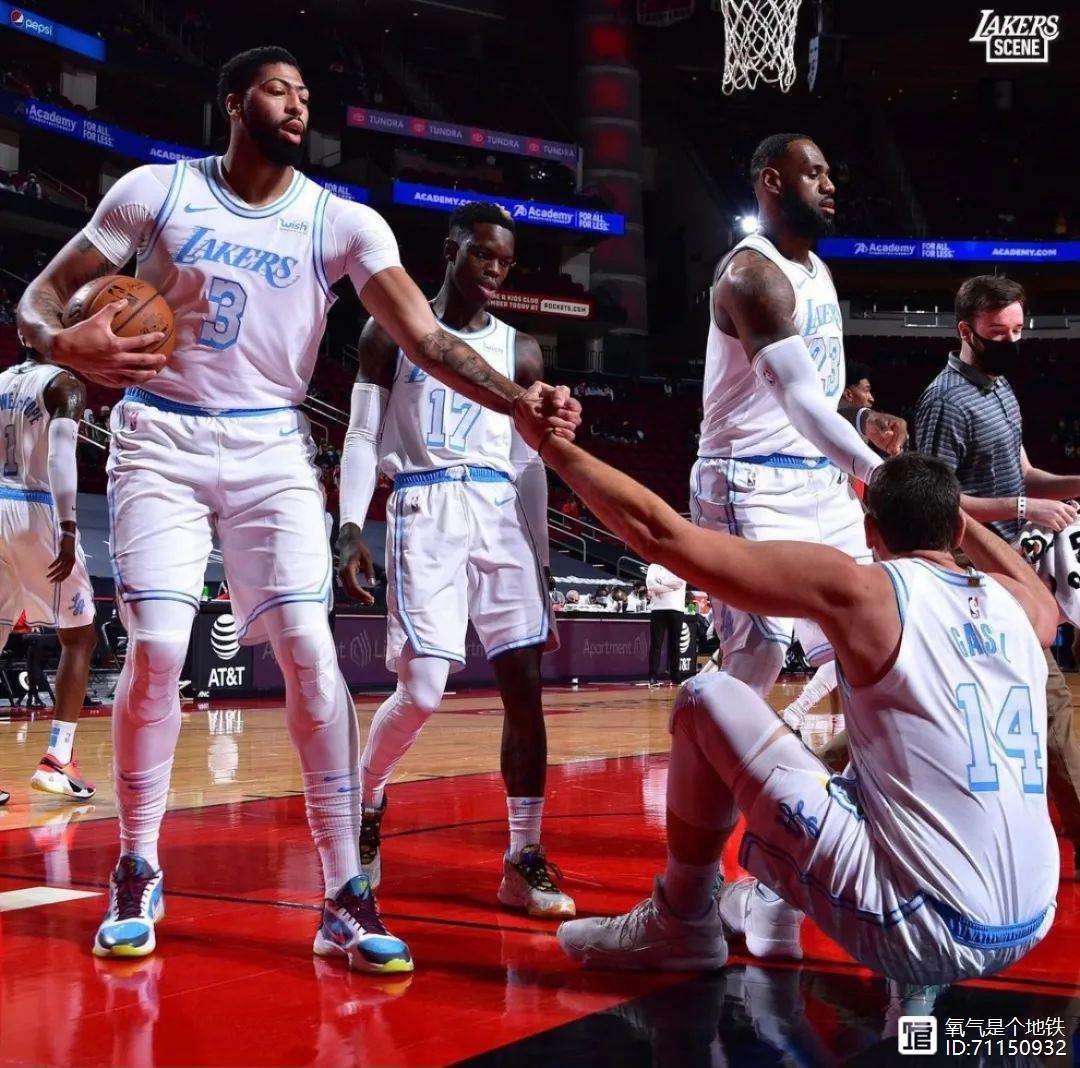 湖人B队碾压凯尔特人，费沃斯统治全场