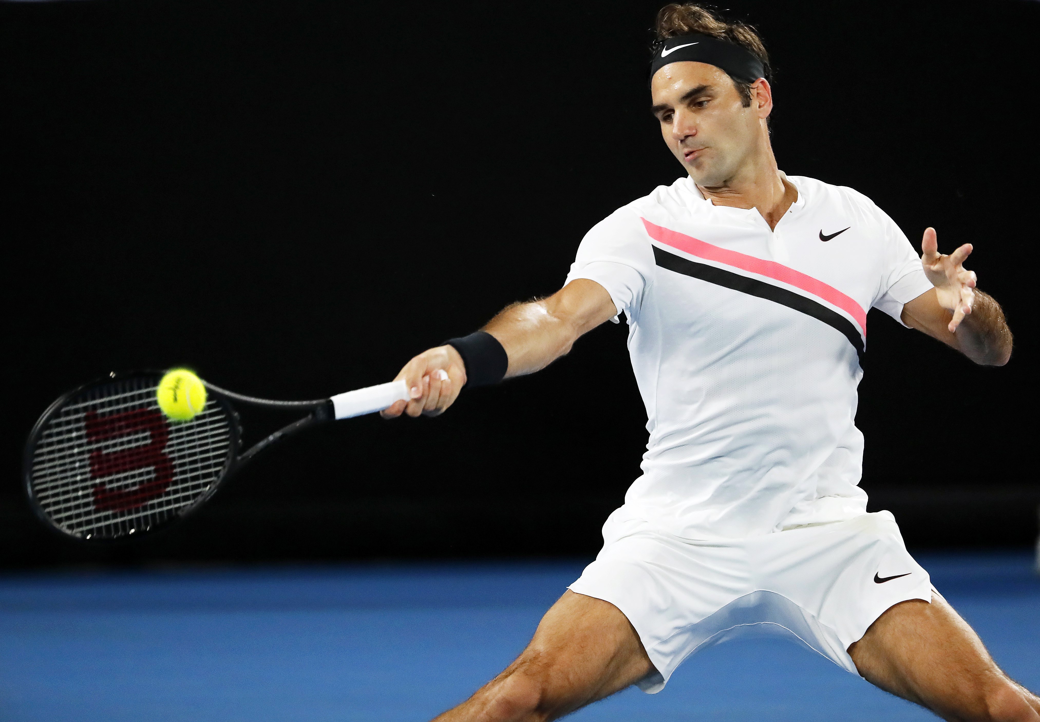 意大利网球队逆转世界网球队，费德勒绝境逆转的简单介绍