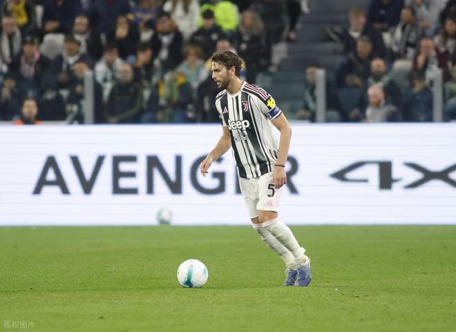 尤文图斯球员遭遇失误，导致失利