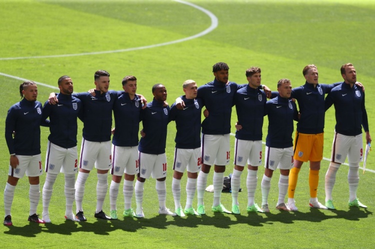 英格兰队完胜韩国队，梁靖崑惊艳四座的简单介绍