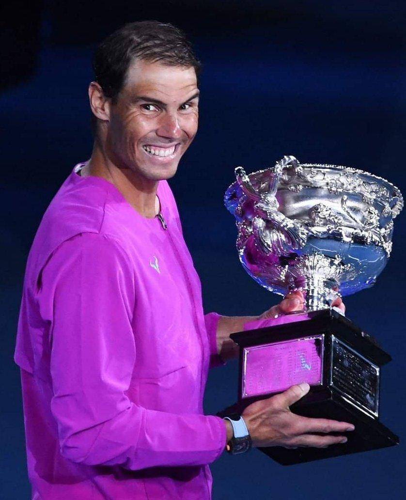 包含美国网球队完胜德国网球队，纳达尔关键制胜的词条