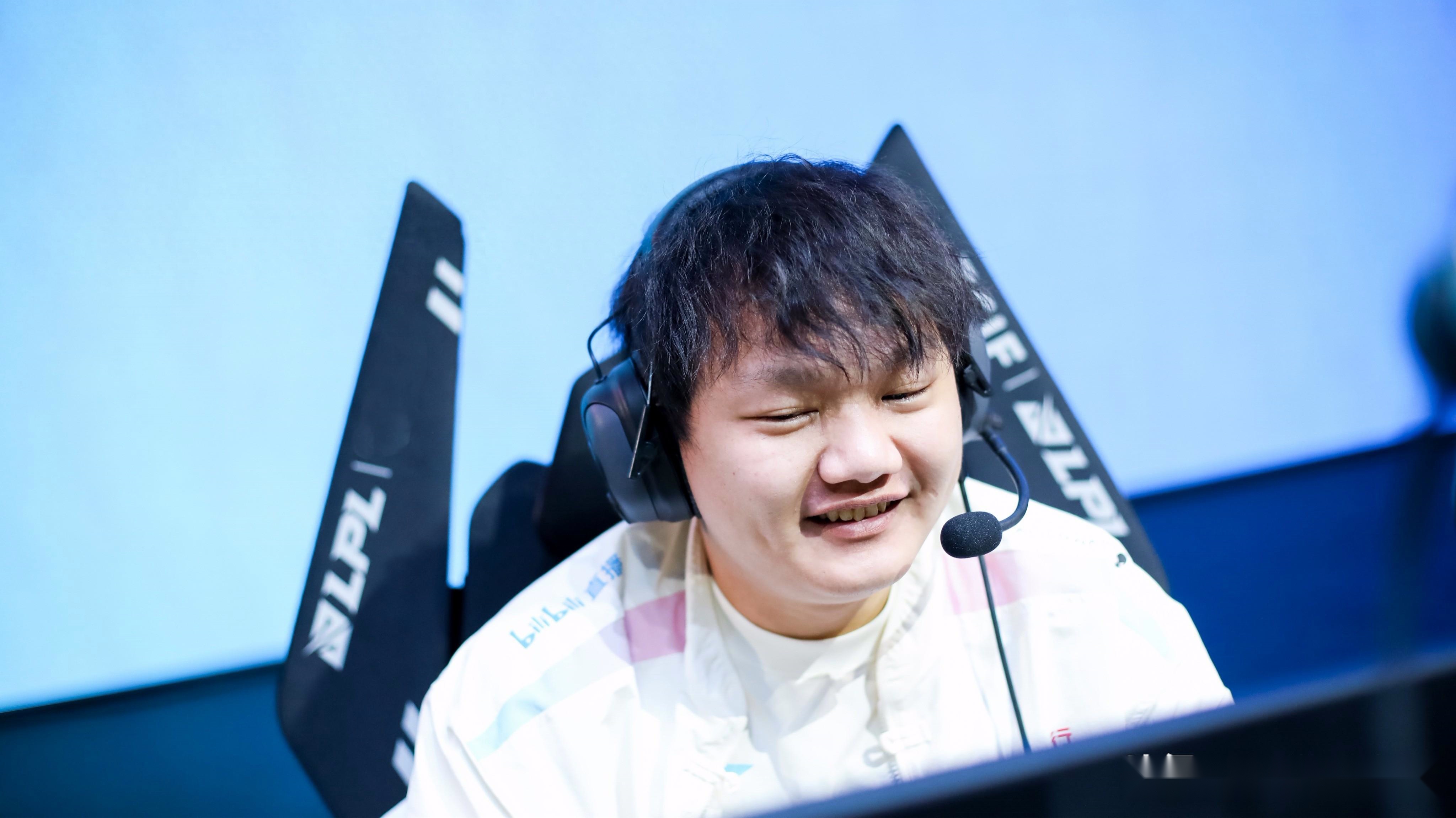 JDG逆转FLY，Knight一己之力扛起全队的简单介绍