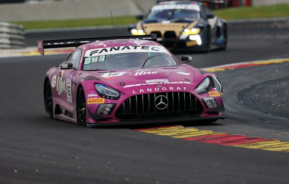 包含阿斯顿马丁鏖战法拉利，塞恩斯关键制胜的词条