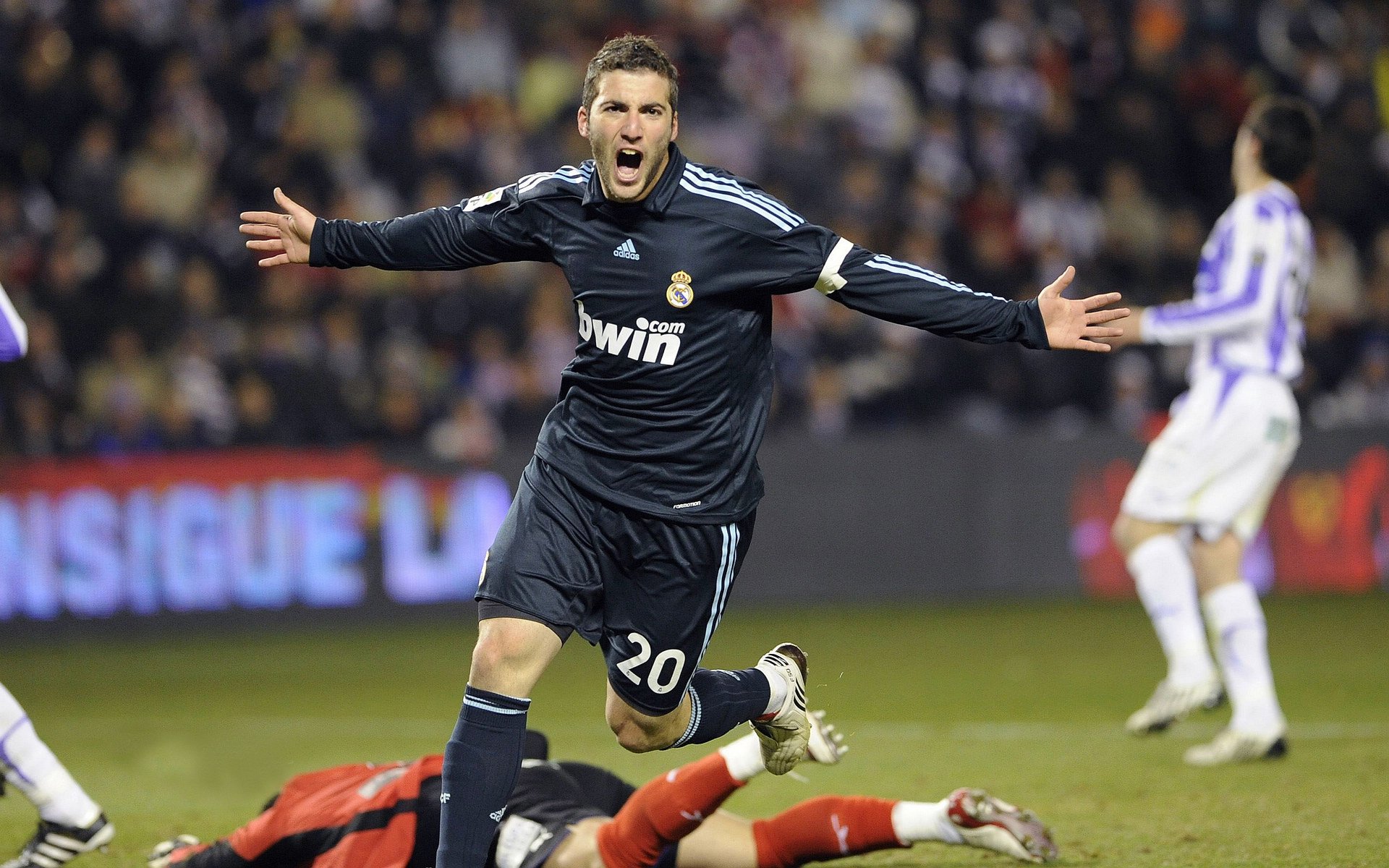 从撒哈拉到安第斯,本泽马在智阿之战中完成的跨大陆救赎